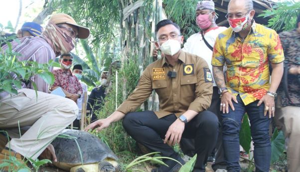 Peringati Hari Sungai Sedunia, 6 Ekor Kura-kura Dilepasliarkan Wabup Banten di Sungai Cisadane