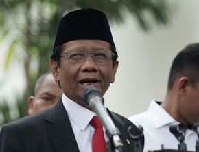 Viral Oknum TNI Terlibat Kekerasan di Kanjuruhan, Mahfud MD Minta Panglima TNI Usut Tuntas