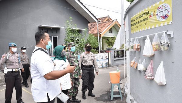 Pemrov Jateng Bagikan Jogo Tonggo Kit, Peralatan Pencegah Covid-19