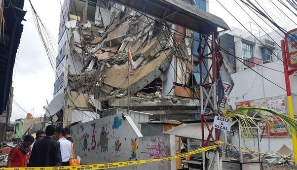 Fakta-Fakta Gedung Ambruk di Slipi