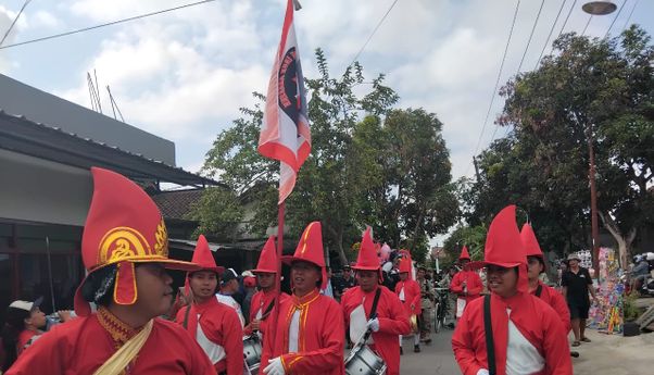 Kirab Bregada dan Onthelis Djadoel Memeriahkan Puncak Perayaan Sumpah Pemuda Dusun Druwo