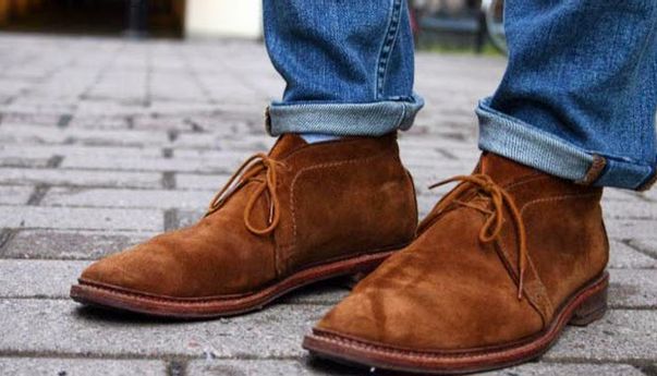 Sepatu Suede Kamu Sudah Pudar? Begini Cara Mengembalikan Warna Sepatu Suede yang Pudar