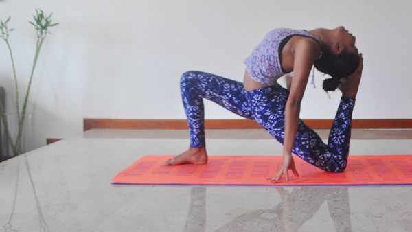 Bisa Dilakukan Sendiri di Rumah, Inilah Gerakan Yoga yang Mampu Mengecilkan Perut