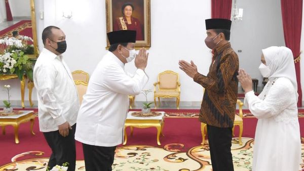 Netizen Nyinyirin Jokowi dan Prabowo Makan Opor Bersama saat Lebaran: Dia yang Melarang, Dia yang Melanggar