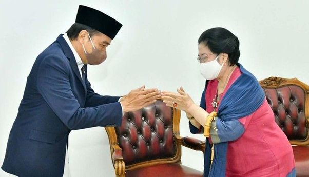 Jokowi Bilang Megawati Sudah Seperti Ibu, Ujang Komarudin: Bicaranya Enak, Tidak Serta Merta Hilangkan Konflik
