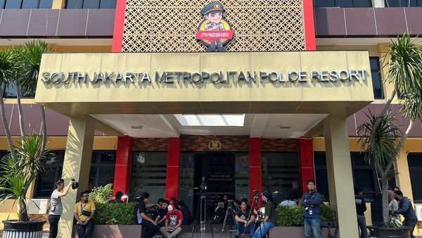 Suami BCL Lolos dari Media Saat Datang Penuhi Panggilan Polres Jaksel terkait Kasus Penggelapan Uang