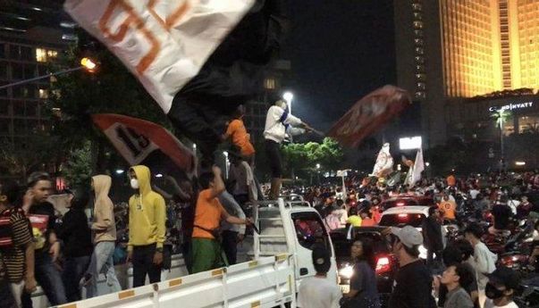 Aksi Suporter Persija-Persib Membabi Buta Pascafinal Piala Menpora, Pengamat Prediksi Nasib Liga 1