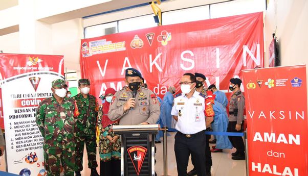 Brimob Cuma Butuh 2 Jam untuk Suntik Vaksin Sinovac 2.500 Warga Depok