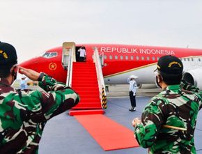 Jokowi Gunakan Pesawat Kepresidenan Bercat Merah Putih Perdana untuk Kunjungan Kerja