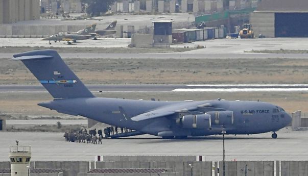 Sebelum Angkat Kaki dari Afghanistan, AS Lumpuhkan Puluhan Pesawat dan Kendaraan Militer
