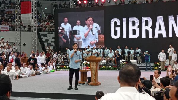 Pidato di Indonesia Arena GBK, Gibran ke Prabowo: Tenang Pak, Saya Sudah Ada di Sini