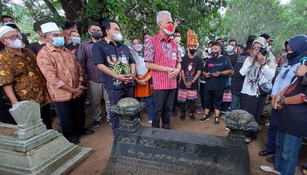 Ganjar Pranowo Ziarah ke Makam Pocut Meurah Intan, Janji Usulkan Jadi Pahlawan Nasional