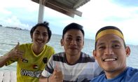 Libur Lebaran, Pemain PSS Derry Rachman Noor Getol Mancing di Laut