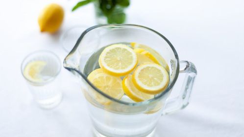 Efek Samping Minum Air Lemon Berlebihan, Salah Satunya Bisa Rusak Gigi