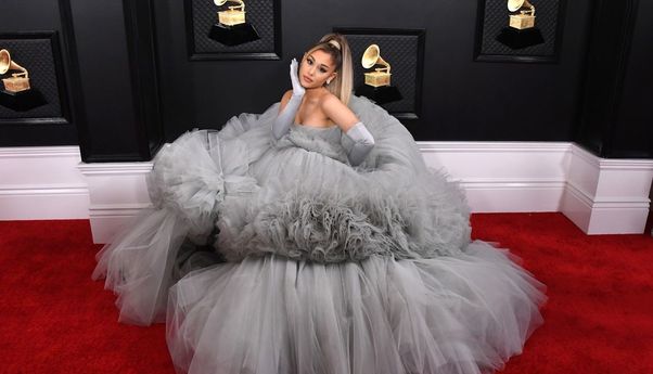 Grammy Award 2020: Ariana Grande Tampil Memukau dengan Gaun Selebar 6 Meter