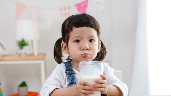 Intip Deretan Manfaat Segelas Susu Saat Sarapan untuk Anak
