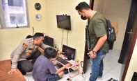 Markas Judi Online Digrebek Polisi, 24 Orang Diamankan