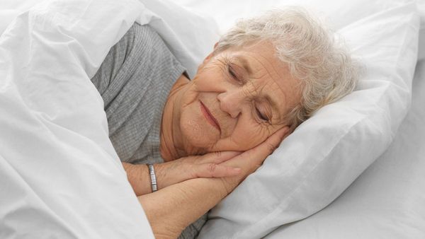 Penting Bagi Lansia! Tidur Berkualitas Cegah Penyakit Degeneratif