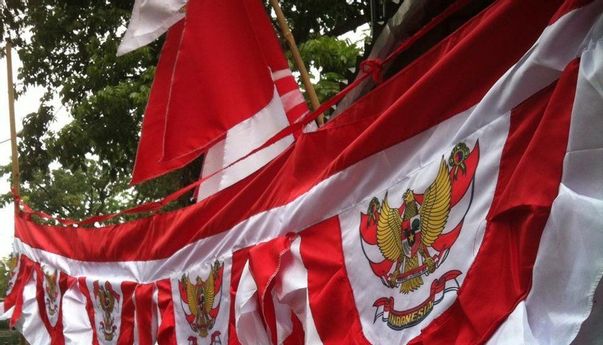 Keluh Kesah Penjual Bendera Merah Putih di Tengah Pandemi