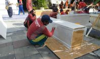 Ngerinya Kematian Akibat Corona di Surabaya, Bikin Peti Mati Saja Sampai di Balai Kota