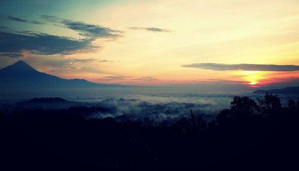 Watu Ambeng Magelang: Spot Menarik Menikmati Gunung-Gunung