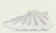 Sneakers Yeezy Terbaru Kanye West Laku Keras, Ludes Terjual dalam 1 Menit
