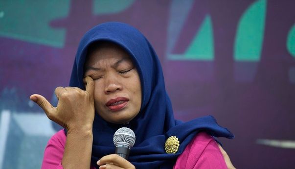 Menanti Restu Jokowi untuk Amnesti  Baiq Nuril Menanti Restu Jokowi untuk Amnesti  Baiq Nuril