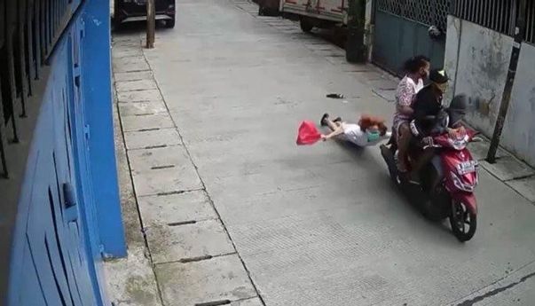 Polisi Tangkap Satu Keluarga Pelaku Penjambretan Lansia di Jakarta Barat
