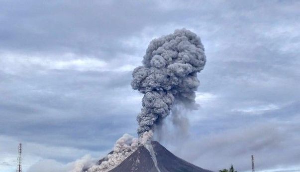 Muntahkan Debu Setinggi 500 Meter, Gunung Sinabung Berstatus Siaga