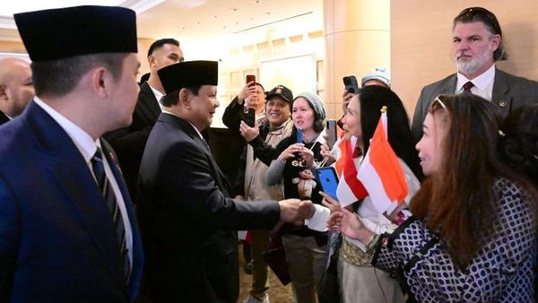 Bahagianya Diaspora Indonesia Sambut Kedatangan Prabowo di Washington: We Love You Pak