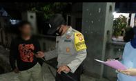 Polisi Amankan Seorang Pria yang Bawa Samurai di Mobilnya