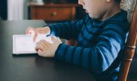 Merasa Sulit Mengontrol dan Memilih Tontonan yang Sesuai untuk Anak? Ikuti Tips-tips Berikut