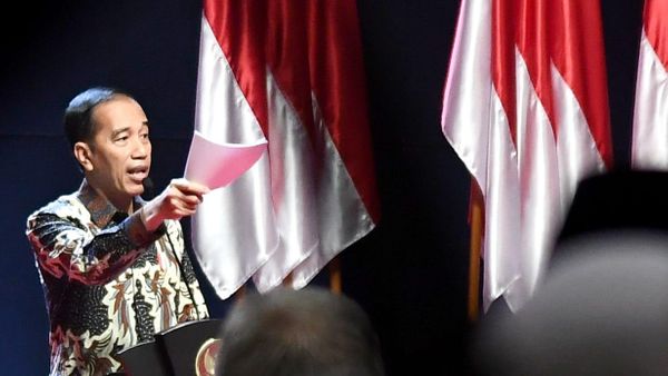 Jokowi Sindir Rakyat yang Diam Saja Saat Rakornas, “Dana Rp400 T Sudah Turun, Kok Pada Diam?”