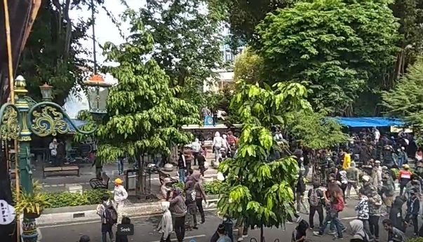 Terbaru, Demo Penolakan UU Cipta Kerja di Malioboro Ricuh, Gas Air Mata Beterbangan