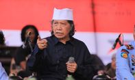 Cak Nun “Ikhlas” Diamuk Se-Indonesia Karena Hina Jokowi Firaun