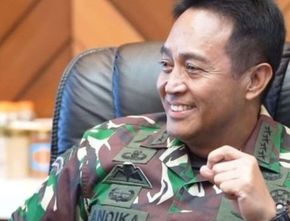 Haris Rusly Moti: Pelantikan Panglima TNI Nunggu Menko Maritim dan Meneg BUMN Baru atau Rabu Pon?