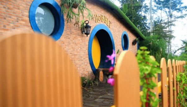 Keunikan dan Harga Tiket Rumah Hobbit Kaliurang