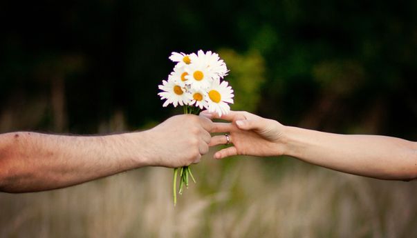 Wajib Tahu! Hal-hal yang Perlu Diperhatikan Sebelum Mengungkapkan Cinta ke Pasangan