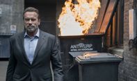 Bruce Willis Putuskan Pensiun, Arnold Schwarzenegger: Dia Fantastis