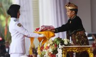 Sering Tampil Beda, Apa Makna Baju Adat Jokowi?
