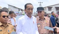 Tinjau Pasar di Kalimantan, Presiden Jokowi Sebut Harga Pangan Relatif Sama dengan di Jawa