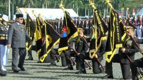 HUT ke-79 Bhayangkara, Prabowo Anugerahkan Tanda Kehormatan Nugraha Sakanti kepada Tujuh Satuan Polri