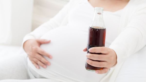 Dampak Ibu Hamil Minum Soda saat Buka Puasa