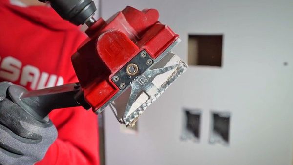 Ilham Akbar, Mahasiswa UMM yang Kreasikan Instalasi Listrik “Drill Square Hole” di Indonesia