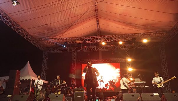 Hujan Tak Surutkan Kemeriahan Konser Aftershine yang Digelar Relawan Ganjar Pranowo, Garda Pendowo