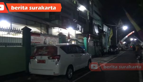 Parkir Mobil Dinasnya di Depan SMK Batik 2, Gibran Rakabuming Kirim 'Kode'