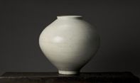 Guci Bulan Korea Abad ke-18 Terjual Rp46,6 Miliar di Lelang Christie's New York