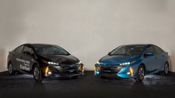 Mobil Sedan Toyota Prius PHEV Siap Dipinang