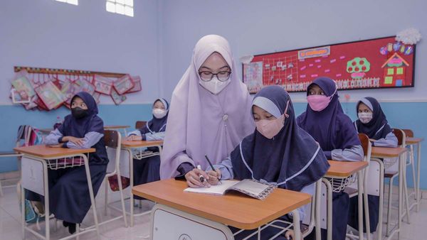 PTM Jakarta Jadi 50 Persen! Luhut Binsar Tolak Keras Usulan Anies Baswedan