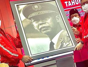 Foto Jenderal Hoegeng Dipajang di Sekolah PDIP, “Sosok yang Dikagumi Megawati”